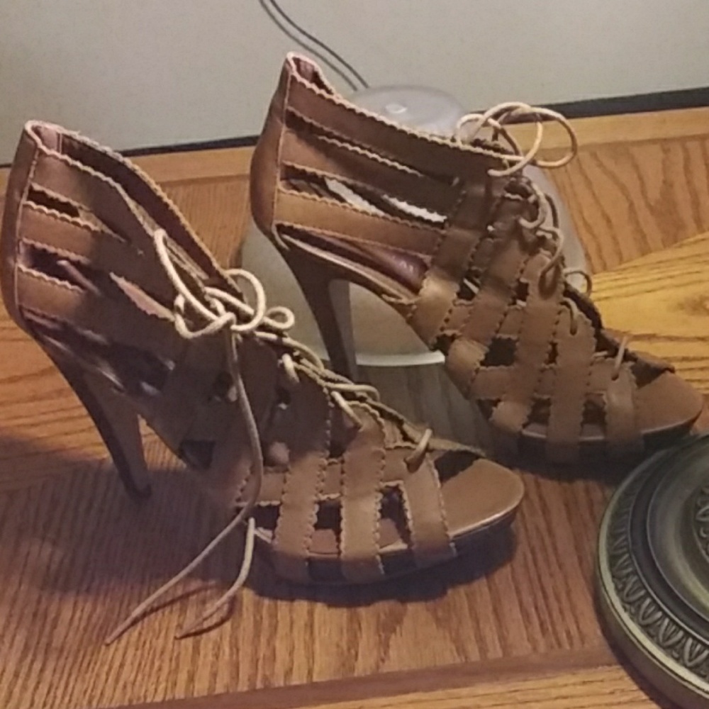 Shoes - Picture 2 of 4